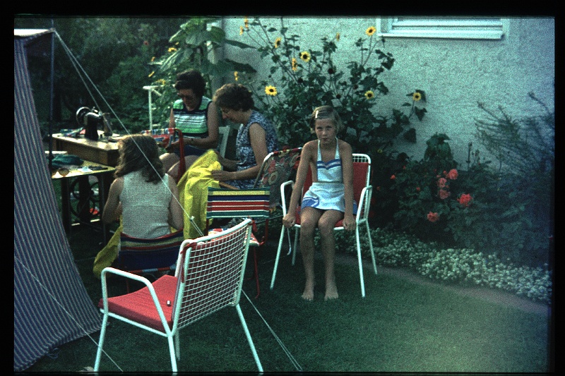 26.Regensburg jul 1973 Ilse,Mama,Petra,Brigitte.JPG